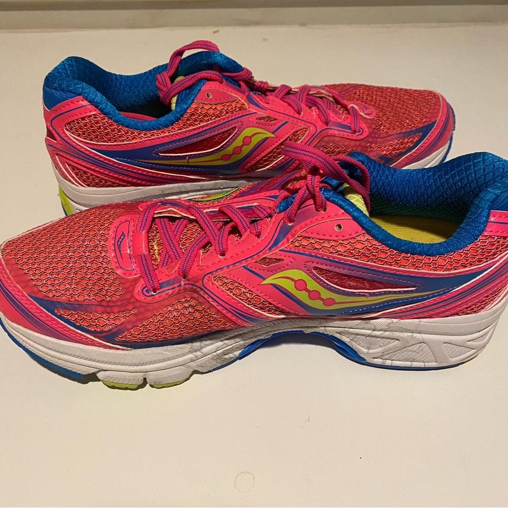 Saucony Guide sneakers, size 8.5